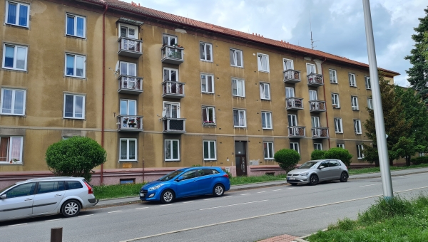 Pěkný-částečně rekonstruovaný byt v os.vl. 2+1 s balkonem v Příbrami VII, ul. S.K. Neumanna