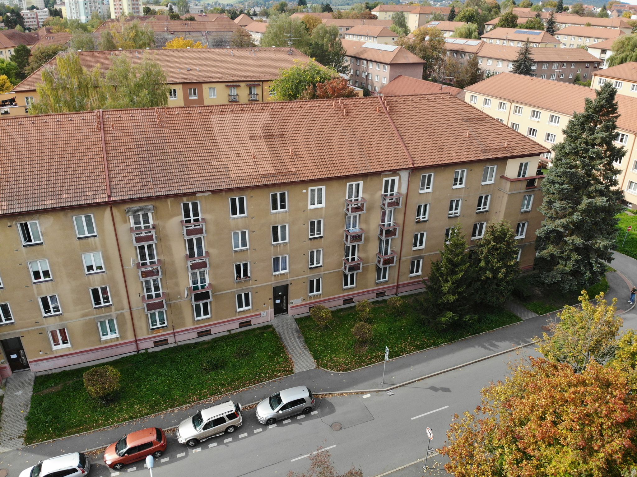Pěkný částečně opravený byt v os.vl. 2+1 s balkonem v Příbrami VII, ulice S.K.Neumanna